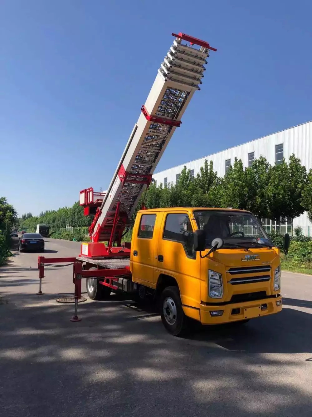 长征镇附近的云梯车出租服务：轻松解决高空作业需求