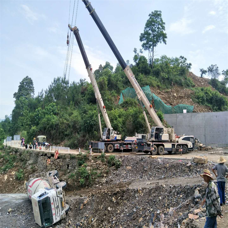 长征镇汽车掉沟里叫吊车救援要多少钱